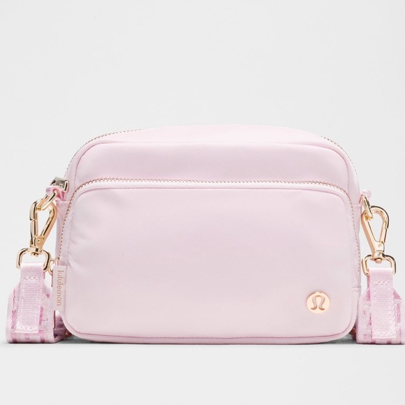 Lululemon Everywhere Crossbody Bag 2L L Monogram Metallic in Blissful Pink/Gold Lululemon Everywhere Crossbody Bag 2L L Monogram Metallic in Blissful Pink/Gold